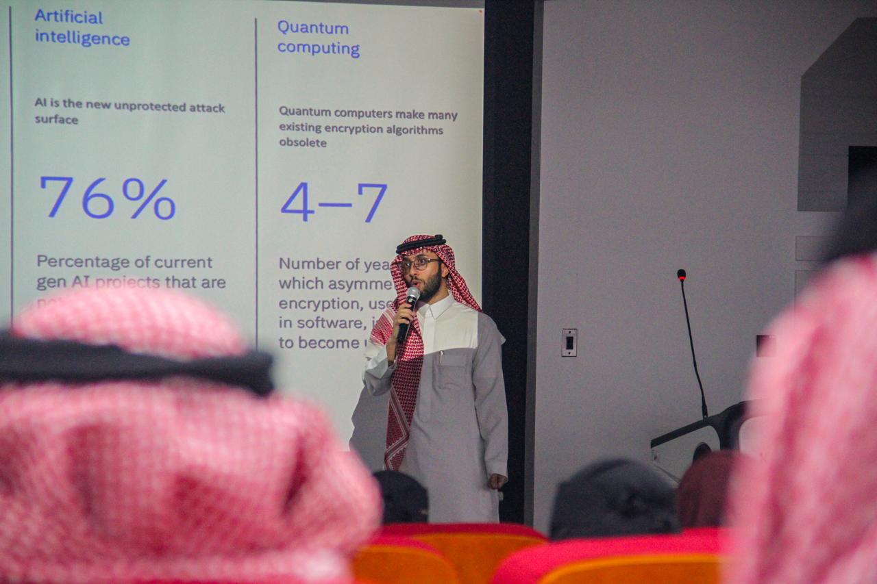 نادي الروبوت والرياضات يقيم معسكر VTech التقني